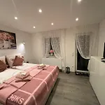 Vipstay - Stilvoll Und Geraeumige Mit Terasse Oder Balkon, Kueche, Kostenloses Parken, Wlan, Smart Tv *
