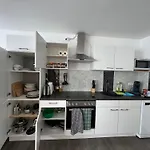 Vipstay - Stilvoll Und Geraeumige Mit Terasse Oder Balkon, Kueche, Kostenloses Parken, Wlan, Smart Tv Διαμέρισμα *
