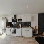 Διαμέρισμα Vipstay - Stilvoll Und Geraeumige Mit Terasse Oder Balkon, Kueche, Kostenloses Parken, Wlan, Smart Tv *