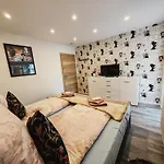 Διαμέρισμα Vipstay - Stilvoll Und Geraeumige Mit Terasse Oder Balkon, Kueche, Kostenloses Parken, Wlan, Smart Tv Wiesloch