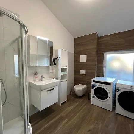Apartamento Vipstay - Stilvoll Und Geräumige Mit Terasse Oder Balkon, Küche, Kostenloses Parken, Wlan, Smart Tv
