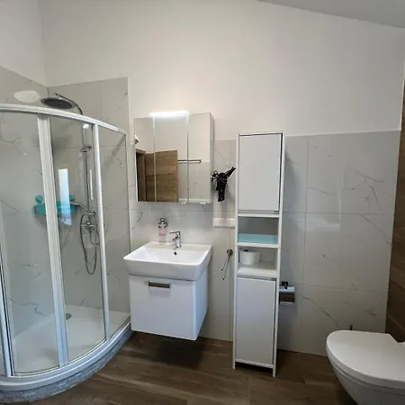 Apartment Vipstay - Stilvoll Und Geraeumige Mit Terasse Oder Balkon, Kueche, Kostenloses Parken, Wlan, Smart Tv *