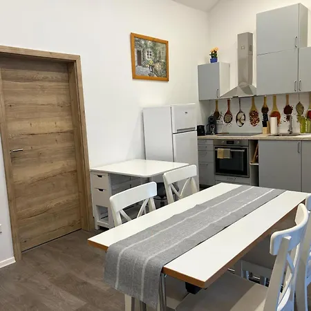 Vipstay - Stilvoll Und Geraeumige Mit Terasse Oder Balkon, Kueche, Kostenloses Parken, Wlan, Smart Tv شقة