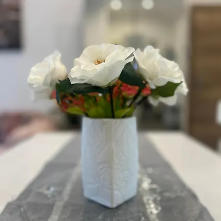 Vipstay - Stilvoll Und Geraeumige Mit Terasse Oder Balkon, Kueche, Kostenloses Parken, Wlan, Smart Tv *