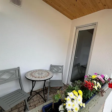 شقة Vipstay - Stilvoll Und Geraeumige Mit Terasse Oder Balkon, Kueche, Kostenloses Parken, Wlan, Smart Tv *