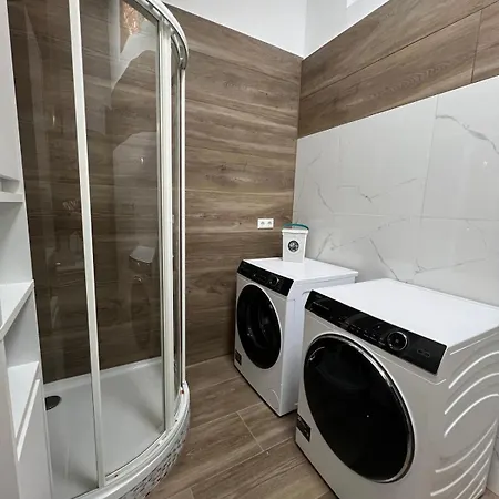 شقة Vipstay - Stilvoll Und Geraeumige Mit Terasse Oder Balkon, Kueche, Kostenloses Parken, Wlan, Smart Tv فيسلوخ