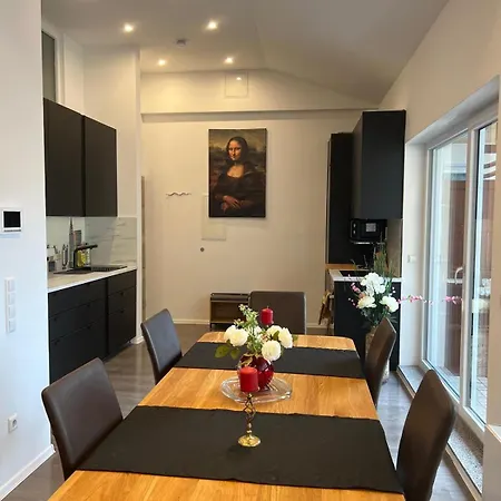 شقة Vipstay - Stilvoll Und Geraeumige Mit Terasse Oder Balkon, Kueche, Kostenloses Parken, Wlan, Smart Tv فيسلوخ