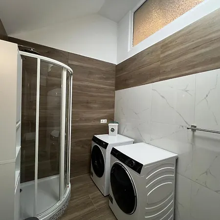 Vipstay - Stilvoll Und Geraeumige Mit Terasse Oder Balkon, Kueche, Kostenloses Parken, Wlan, Smart Tv