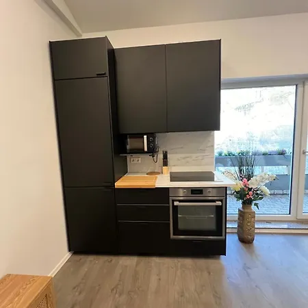 Vipstay - Stilvoll Und Geraeumige Mit Terasse Oder Balkon, Kueche, Kostenloses Parken, Wlan, Smart Tv Apartment