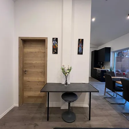 Apartment Vipstay - Stilvoll Und Geraeumige Mit Terasse Oder Balkon, Kueche, Kostenloses Parken, Wlan, Smart Tv *
