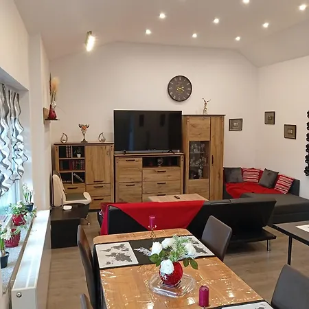 شقة Vipstay - Stilvoll Und Geraeumige Mit Terasse Oder Balkon, Kueche, Kostenloses Parken, Wlan, Smart Tv