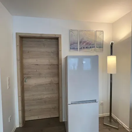 Vipstay - Stilvoll Und Geraeumige Mit Terasse Oder Balkon, Kueche, Kostenloses Parken, Wlan, Smart Tv شقة