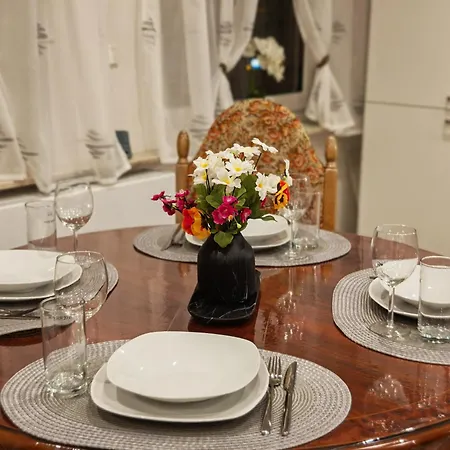 Vipstay - Stilvoll Und Geraeumige Mit Terasse Oder Balkon, Kueche, Kostenloses Parken, Wlan, Smart Tv