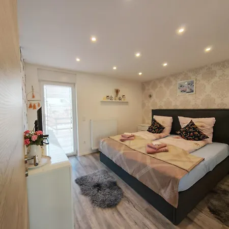 Apartment Vipstay - Stilvoll Und Geraeumige Mit Terasse Oder Balkon, Kueche, Kostenloses Parken, Wlan, Smart Tv *