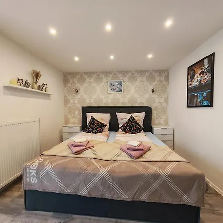 Vipstay - Stilvoll Und Geraeumige Mit Terasse Oder Balkon, Kueche, Kostenloses Parken, Wlan, Smart Tv Appartement