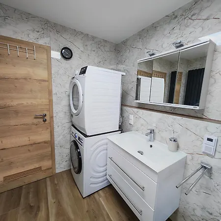 Apartment Vipstay - Stilvoll Und Geraeumige Mit Terasse Oder Balkon, Kueche, Kostenloses Parken, Wlan, Smart Tv