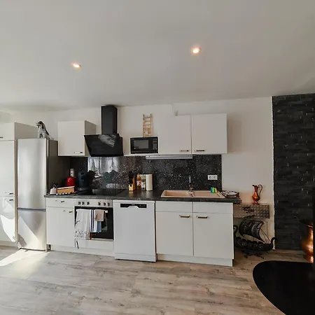 شقة Vipstay - Stilvoll Und Geraeumige Mit Terasse Oder Balkon, Kueche, Kostenloses Parken, Wlan, Smart Tv *