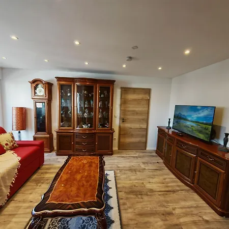 Vipstay - Stilvoll Und Geraeumige Mit Terasse Oder Balkon, Kueche, Kostenloses Parken, Wlan, Smart Tv *