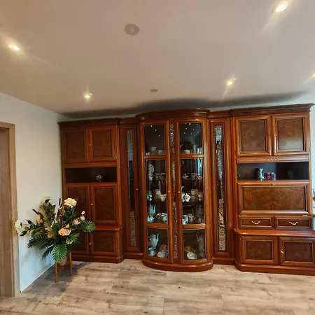 شقة Vipstay - Stilvoll Und Geraeumige Mit Terasse Oder Balkon, Kueche, Kostenloses Parken, Wlan, Smart Tv