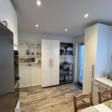 Apartamento Vipstay - Stilvoll Und Geräumige Mit Terasse Oder Balkon, Küche, Kostenloses Parken, Wlan, Smart Tv