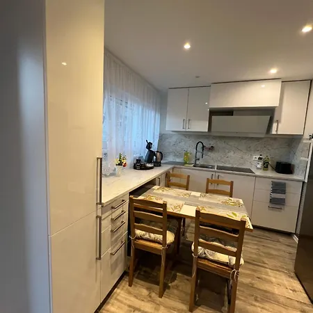 شقة Vipstay - Stilvoll Und Geraeumige Mit Terasse Oder Balkon, Kueche, Kostenloses Parken, Wlan, Smart Tv *