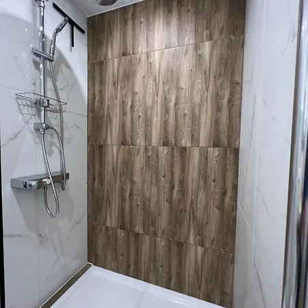 Vipstay - Stilvoll Und Geräumige Mit Terasse Oder Balkon, Küche, Kostenloses Parken, Wlan, Smart Tv *