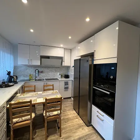 Vipstay - Stilvoll Und Geräumige Mit Terasse Oder Balkon, Küche, Kostenloses Parken, Wlan, Smart Tv *