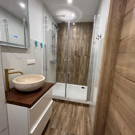 Vipstay - Stilvoll Und Geraeumige Mit Terasse Oder Balkon, Kueche, Kostenloses Parken, Wlan, Smart Tv