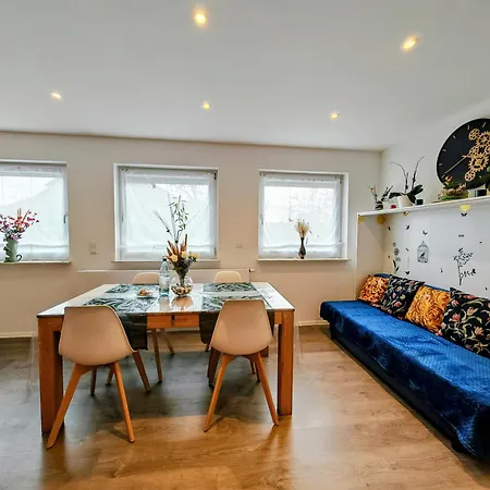 شقة Vipstay - Stilvoll Und Geraeumige Mit Terasse Oder Balkon, Kueche, Kostenloses Parken, Wlan, Smart Tv *