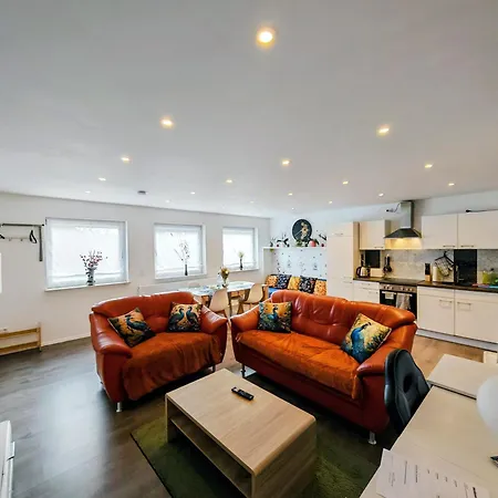 شقة Vipstay - Stilvoll Und Geraeumige Mit Terasse Oder Balkon, Kueche, Kostenloses Parken, Wlan, Smart Tv *